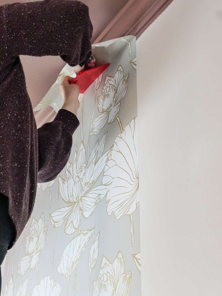 installing wallpaper 768x1024